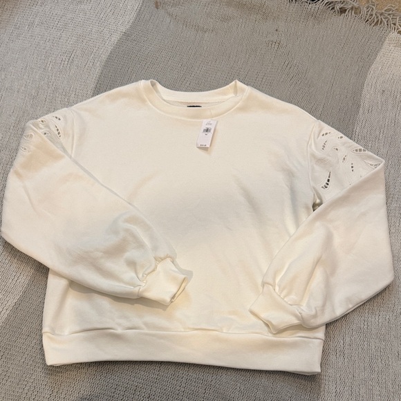 GAP Tops - White Gap size small Eyelet Sleeve Crewneck Sweatshirt